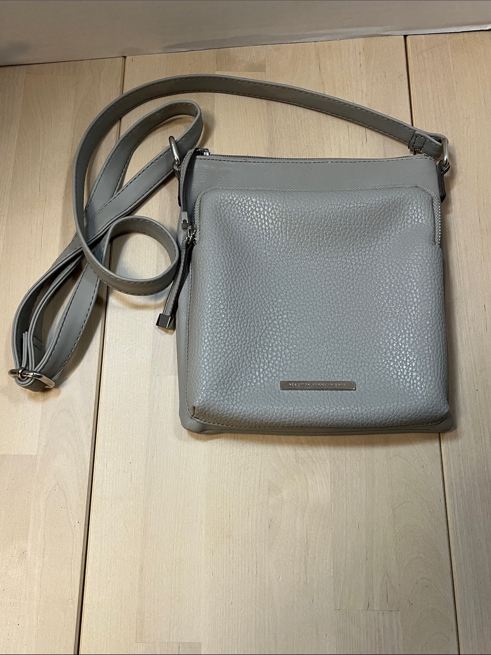 Y2K Reaction Kenneth Cole Gray Pebbled & Smooth Faux Leather Crossbody Purse